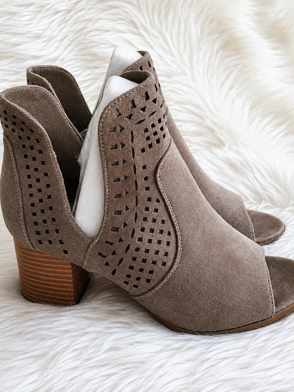 Nature Breeze Stone Perforated Women's Slip-On Block Heel Ankle Booties SZ 7.5